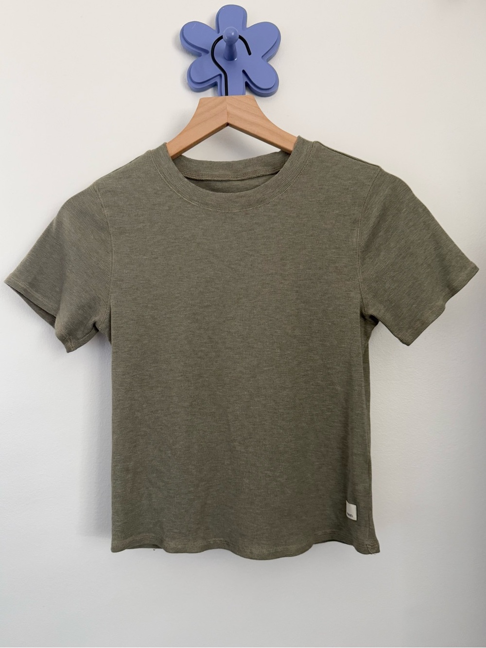 Vuori Women’s Medium Mudra Fitted Tee Laurel Heather Green Olive Crew